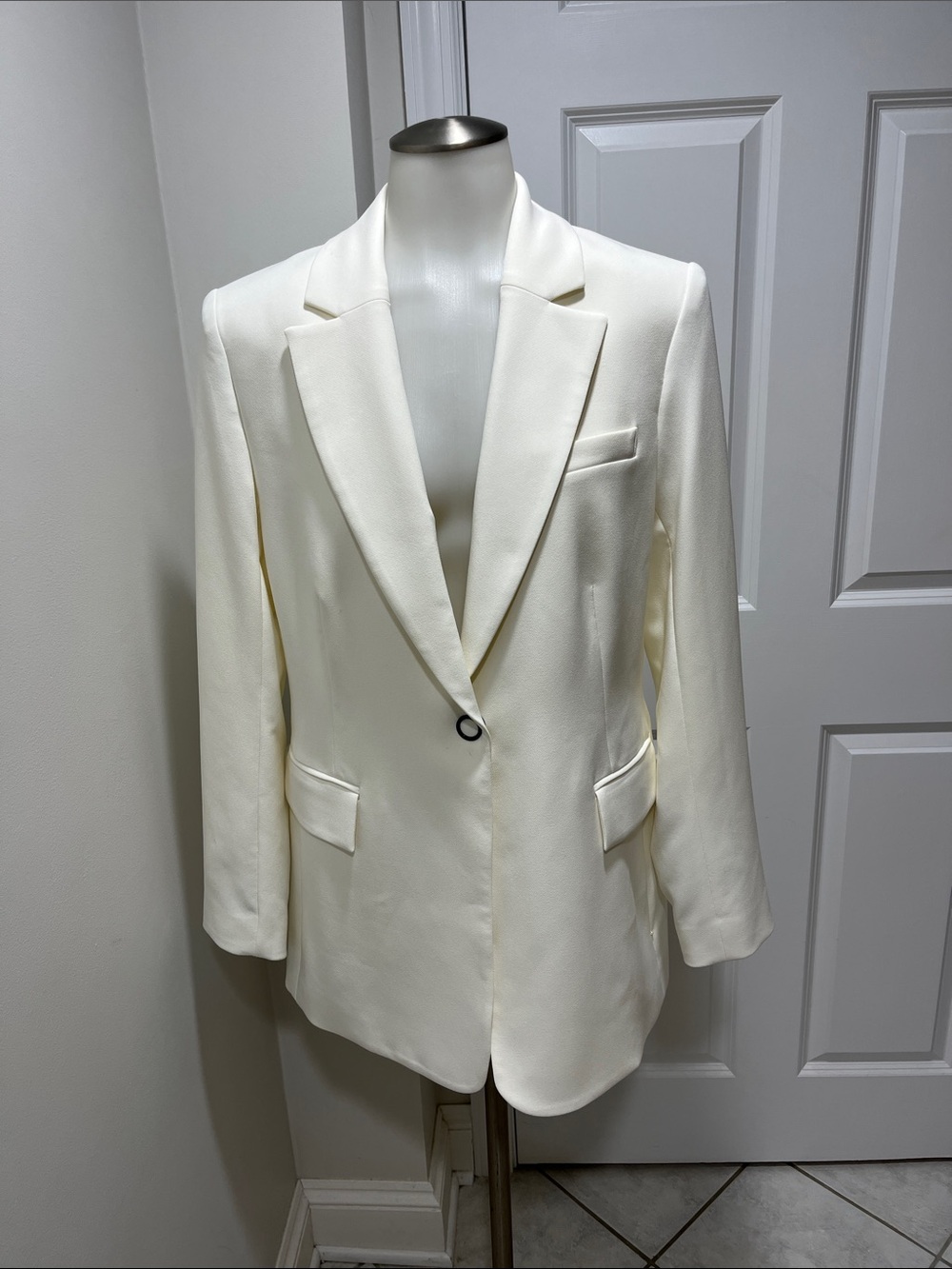 Pearl by Lela Rose. NWT. Gorgeous cream blazer. Think spring & summer! Sz 10